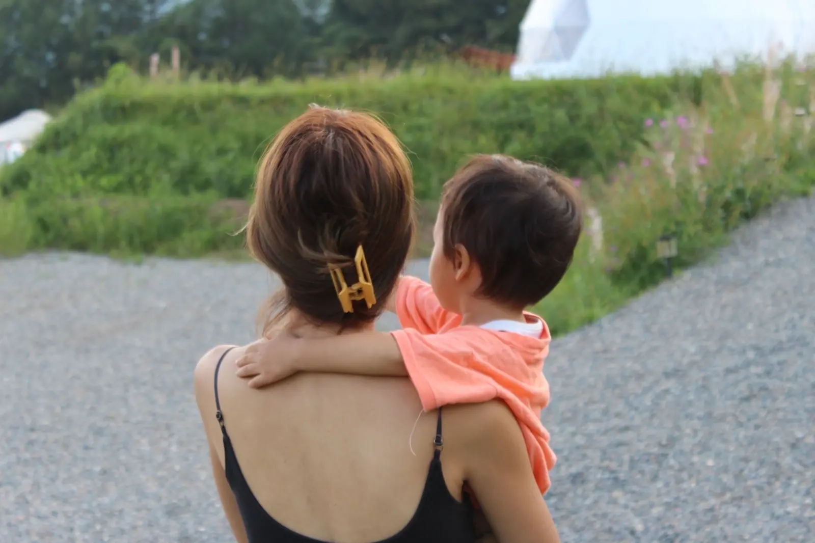 子どもを抱くゆかりママ